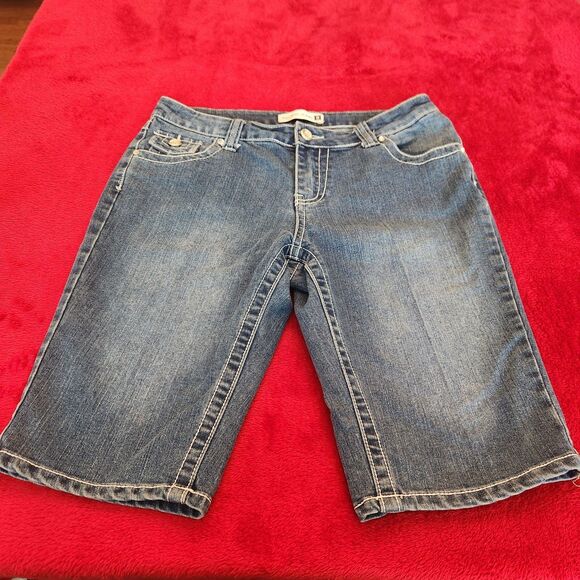 Village women’s blue denim jeans size 8 Bermuda Shorts Y2K - Picture 1 of 9